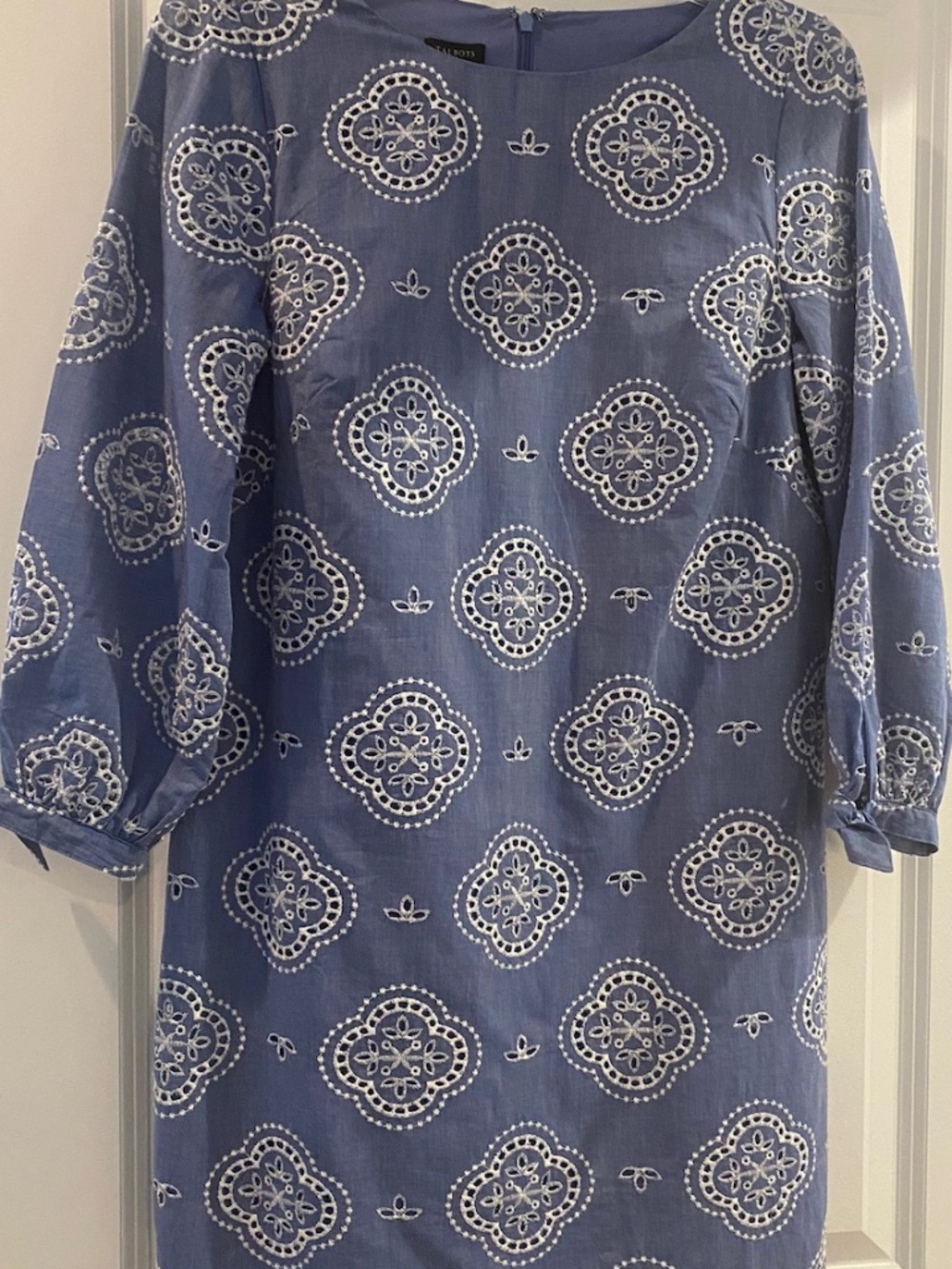 Talbot’s chambray blue embroidered eyelet dress. Size Misses 6. - Picture 3 of 5